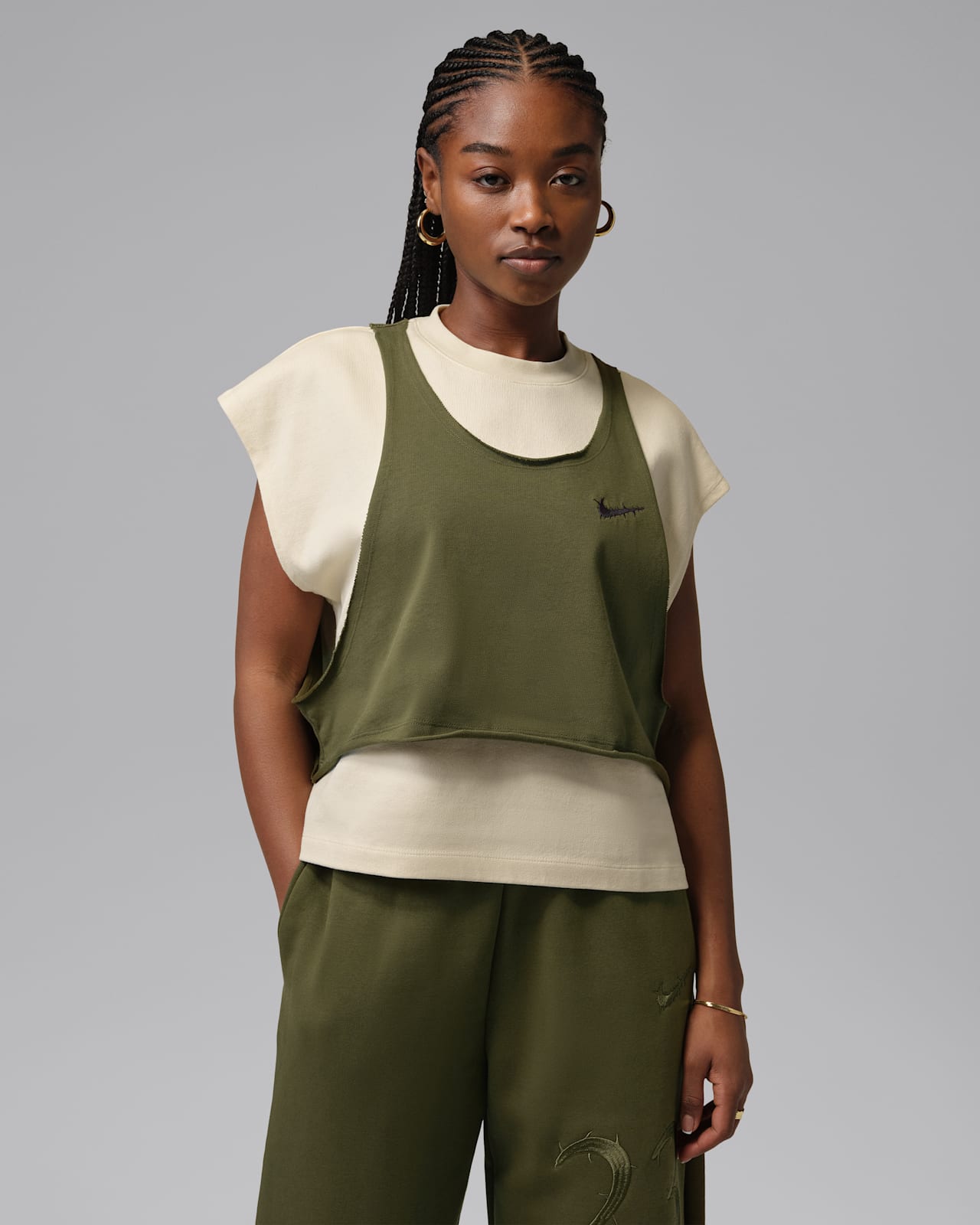 Jordan Vest Over a Cream Tee for Casual Layering Jordan Vest Over a Cream Tee for Casual Layering — Jordan Outfits