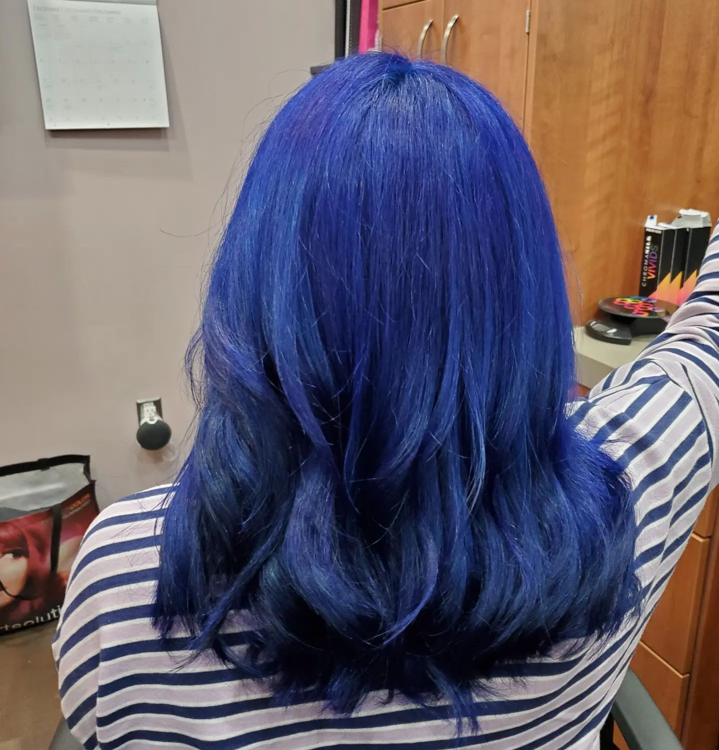Collarbone Blue Waves Collarbone Blue Waves — Royal Blue Hair