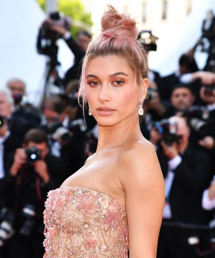 Pink Base Wavy Fine Top Knot Pink Base Wavy Fine Top Knot — Messy Updo
