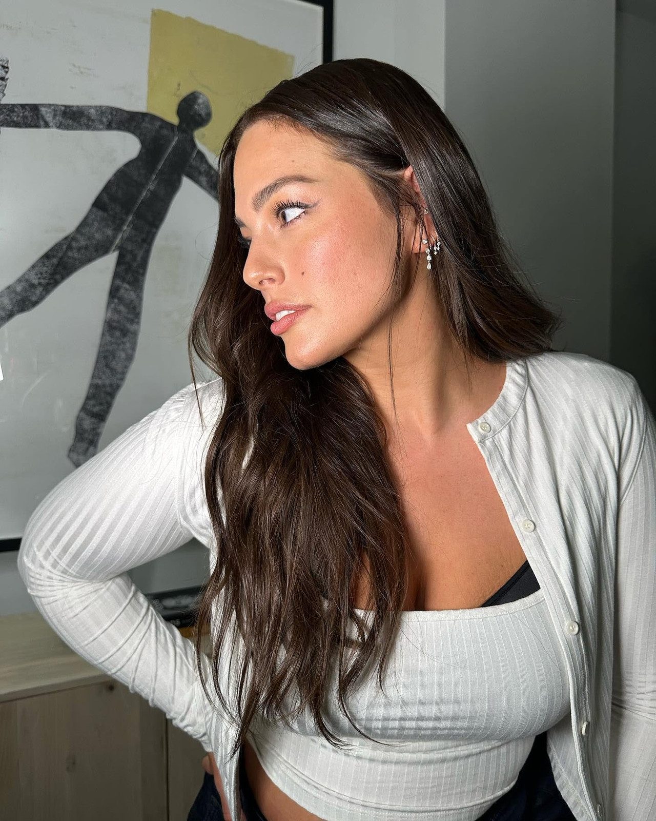 Visual Idea Visual Idea — Expensive Brunette