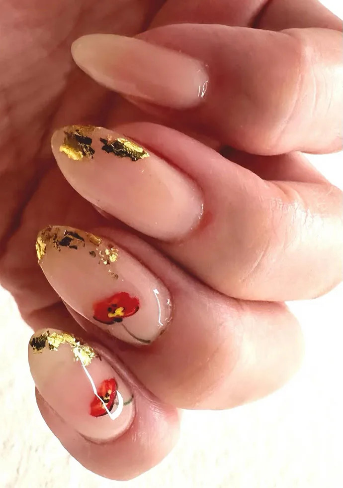 Sheer Nude Poppy Floral Art Nails Sheer Nude Poppy Floral Art Nails — Photoshoot Nails