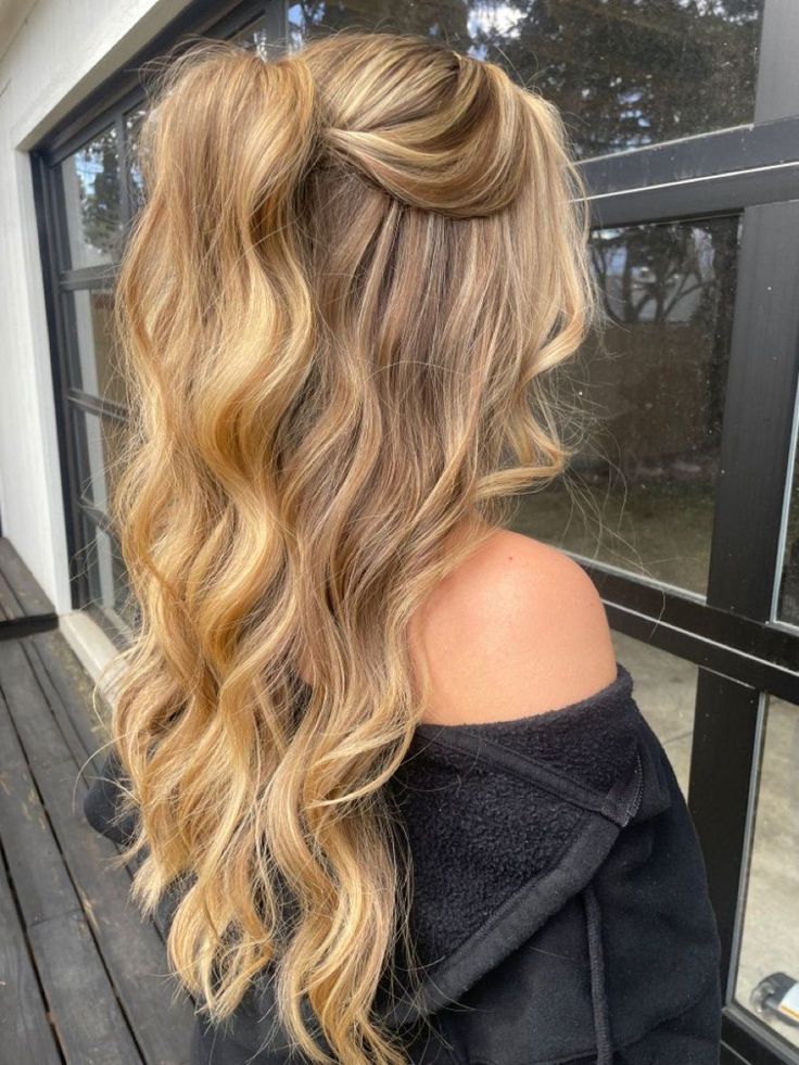 Twisted Half-Up With Waves Twisted Half-Up With Waves — Aesthetic Hairstyles