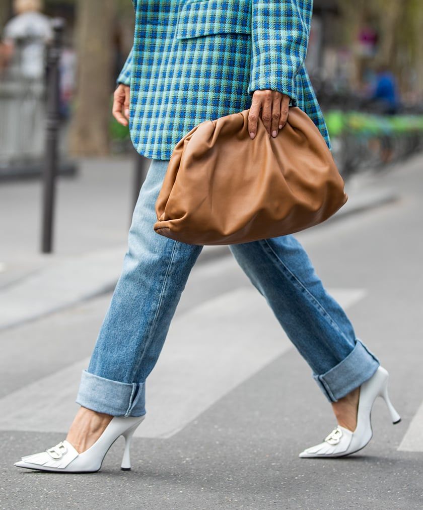 Teal Blazer and Jeans with a Large Brown Leather Clutch Teal Blazer and Jeans with a Large Brown Leather Clutch — Bottega Veneta Bag Outfits