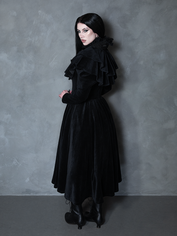 Black Velvet Dress with Ruffled Collar and Lace-Up Boots Black Velvet Dress with Ruffled Collar and Lace-Up Boots — Vampire Aesthetic Outfits