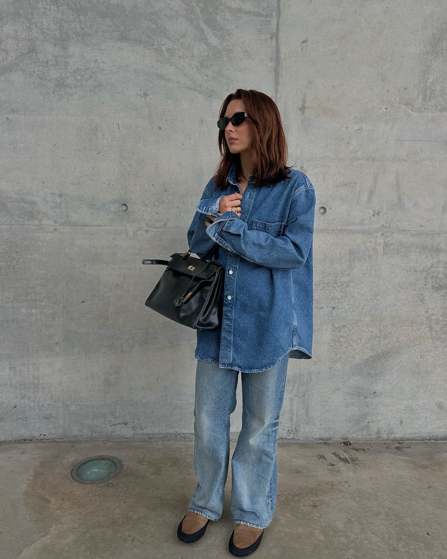 Tan And Black Slip-On Shoes Outfit Idea — Oversized Shirt Outfits