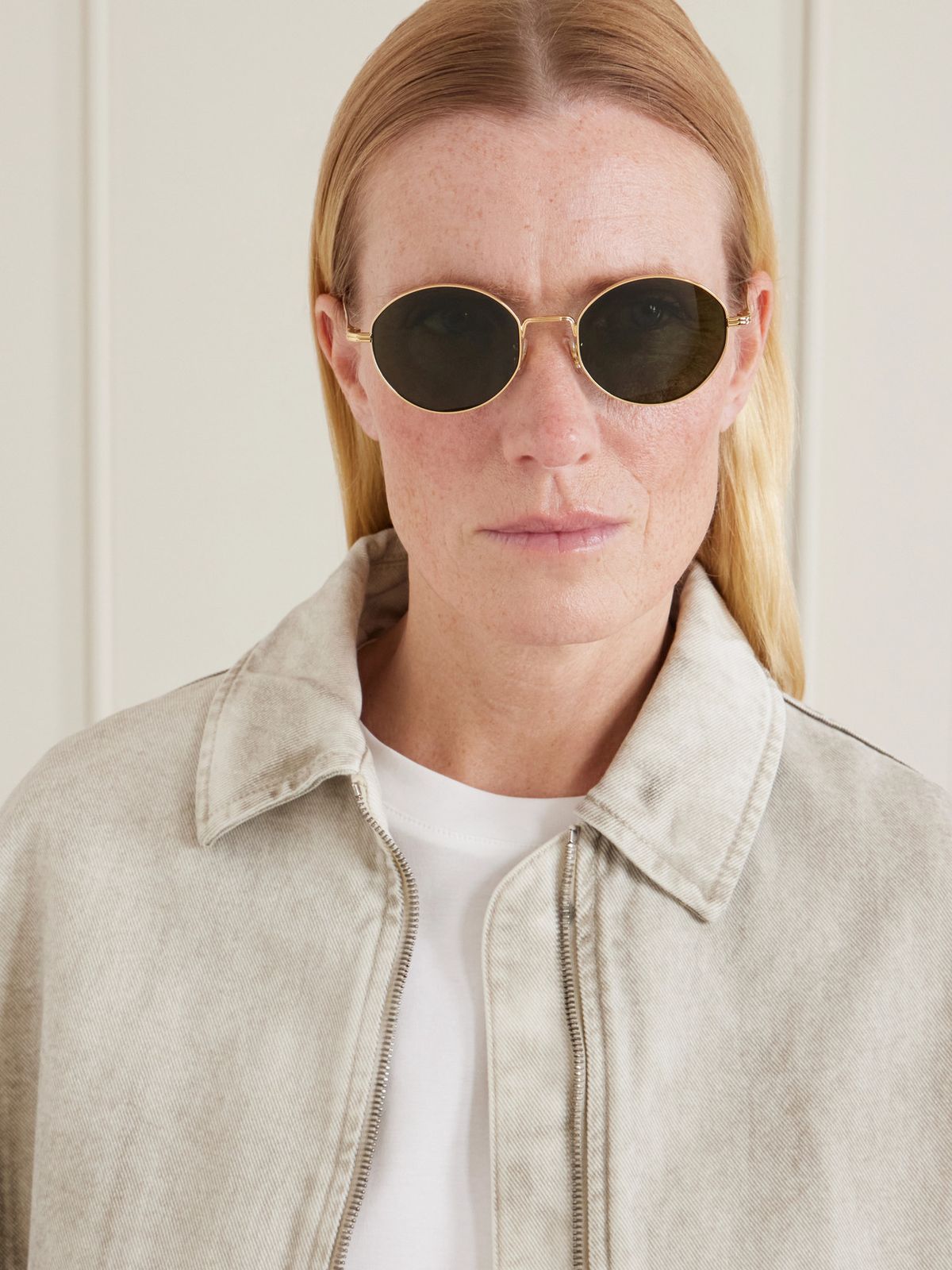 Smart Casual with Oversized Shirt and Jeans — Round Sunglasses Outfits