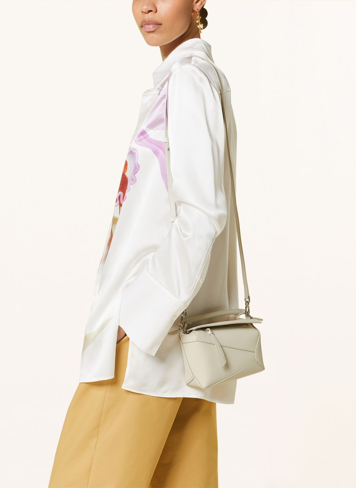Smart Casual Blend: Yellow Trousers and Beige Loewe Puzzle Bag — Loewe Bag Outfits