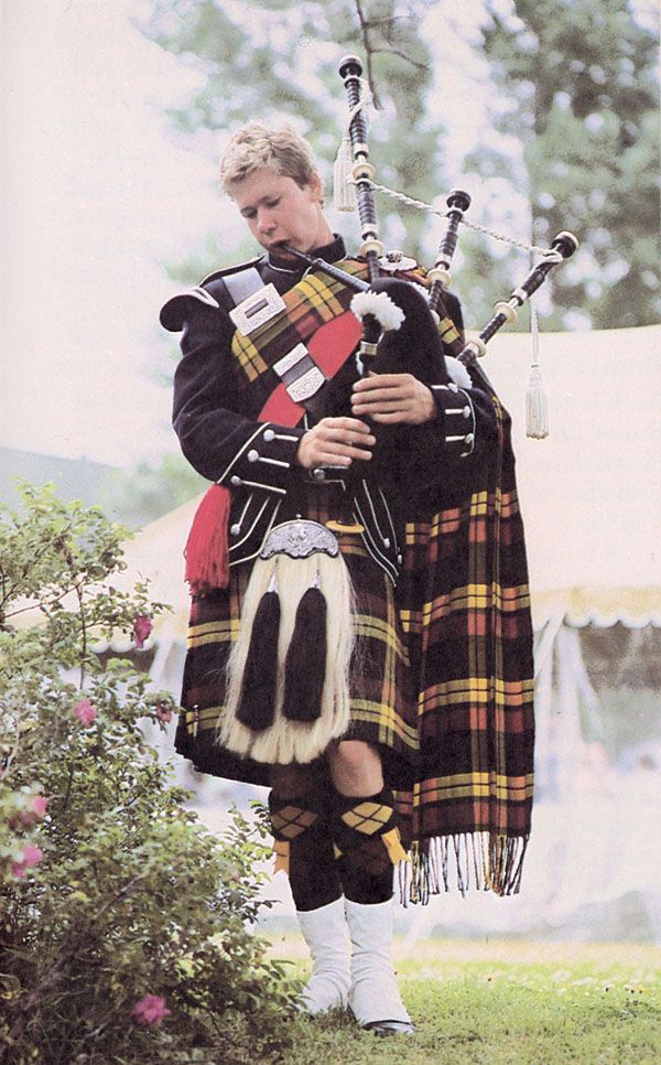 Traditional Highland Kilt and Jacket for Performance — Scotland Outfits