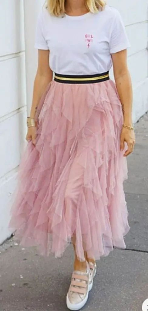 Playful Casual: Pink Tulle Skirt with a Graphic T-Shirt — Tulle Skirt Outfits