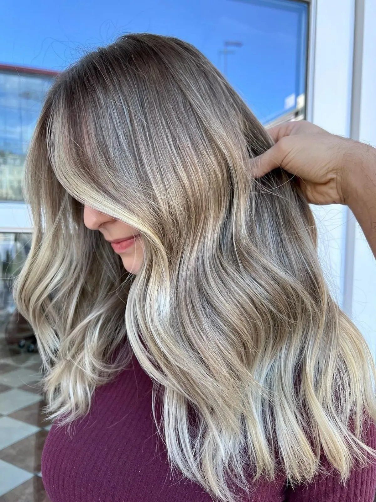 Collarbone Visual Idea — Beige Blonde