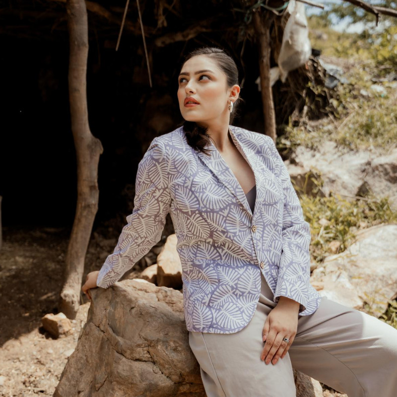 Printed Blazer with Straight-Leg Trousers for a Smart Casual Statement — Smart Casual Outfits