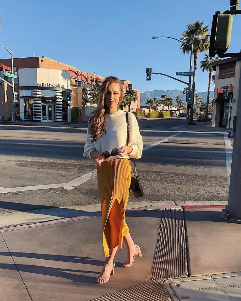 Stylish Daytime Vacation: Knit Sweater and Yellow Pleated Skirt Stylish Daytime Vacation: Knit Sweater and Yellow Pleated Skirt — Palm Springs Outfits