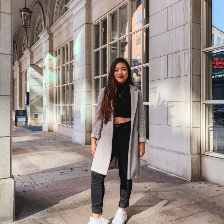Chic Grey Coat with Black Turtleneck and Sneakers Chic Grey Coat with Black Turtleneck and Sneakers — Toronto Outfits