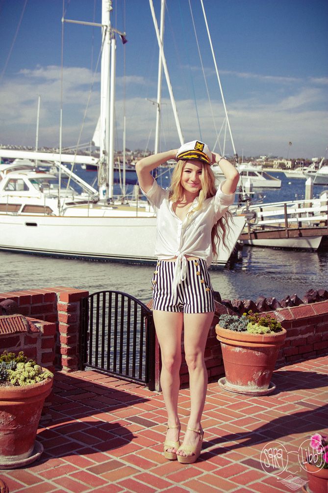 Striped Shorts and Tied Shirt for a Nautical Yacht Look — Yacht Outfits