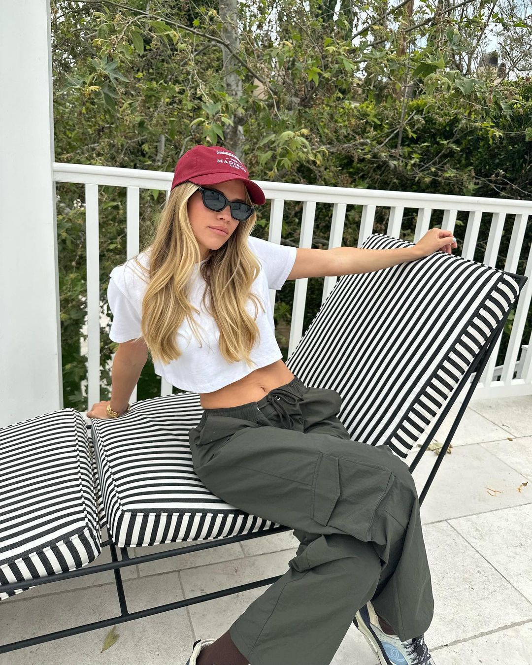White Cropped Baby Tee with Cargo Pants and Baseball Cap White Cropped Baby Tee with Cargo Pants and Baseball Cap — Baby Tee Outfits