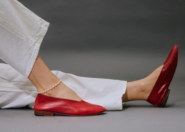 Pearl Strand Anklet with Wide-Leg Pants and Flats Pearl Strand Anklet with Wide-Leg Pants and Flats — Anklets Outfits