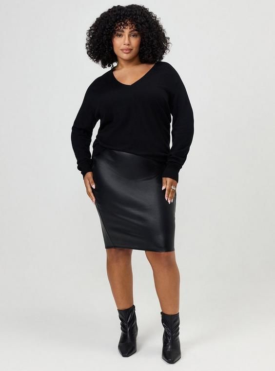 Black Faux Leather Pencil Skirt with V-Neck Sweater Black Faux Leather Pencil Skirt with V-Neck Sweater — Pencil Skirts