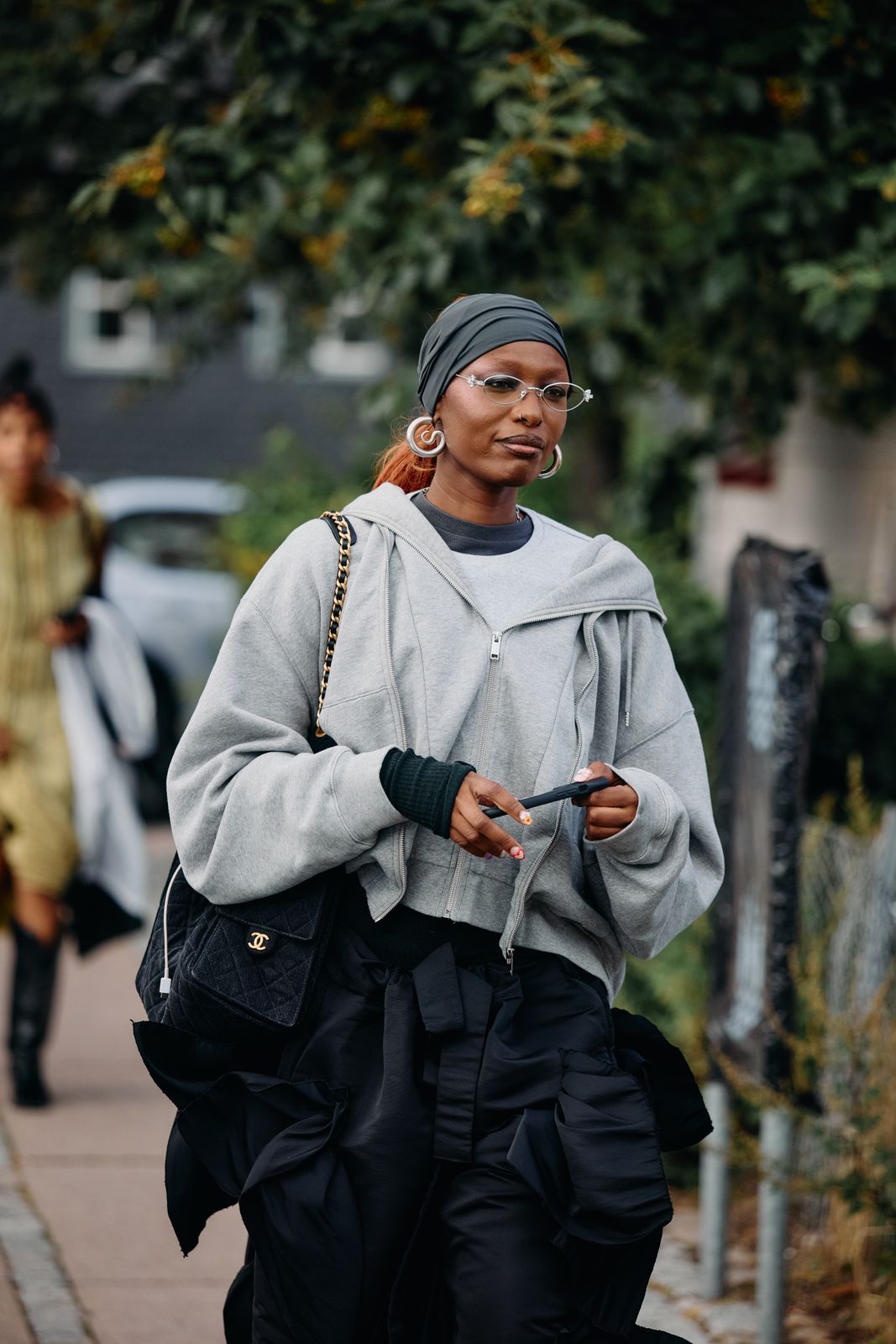 Grey Hooded Zip-Up Jacket with Cargo Trousers Grey Hooded Zip-Up Jacket with Cargo Trousers — Copenhagen Outfits