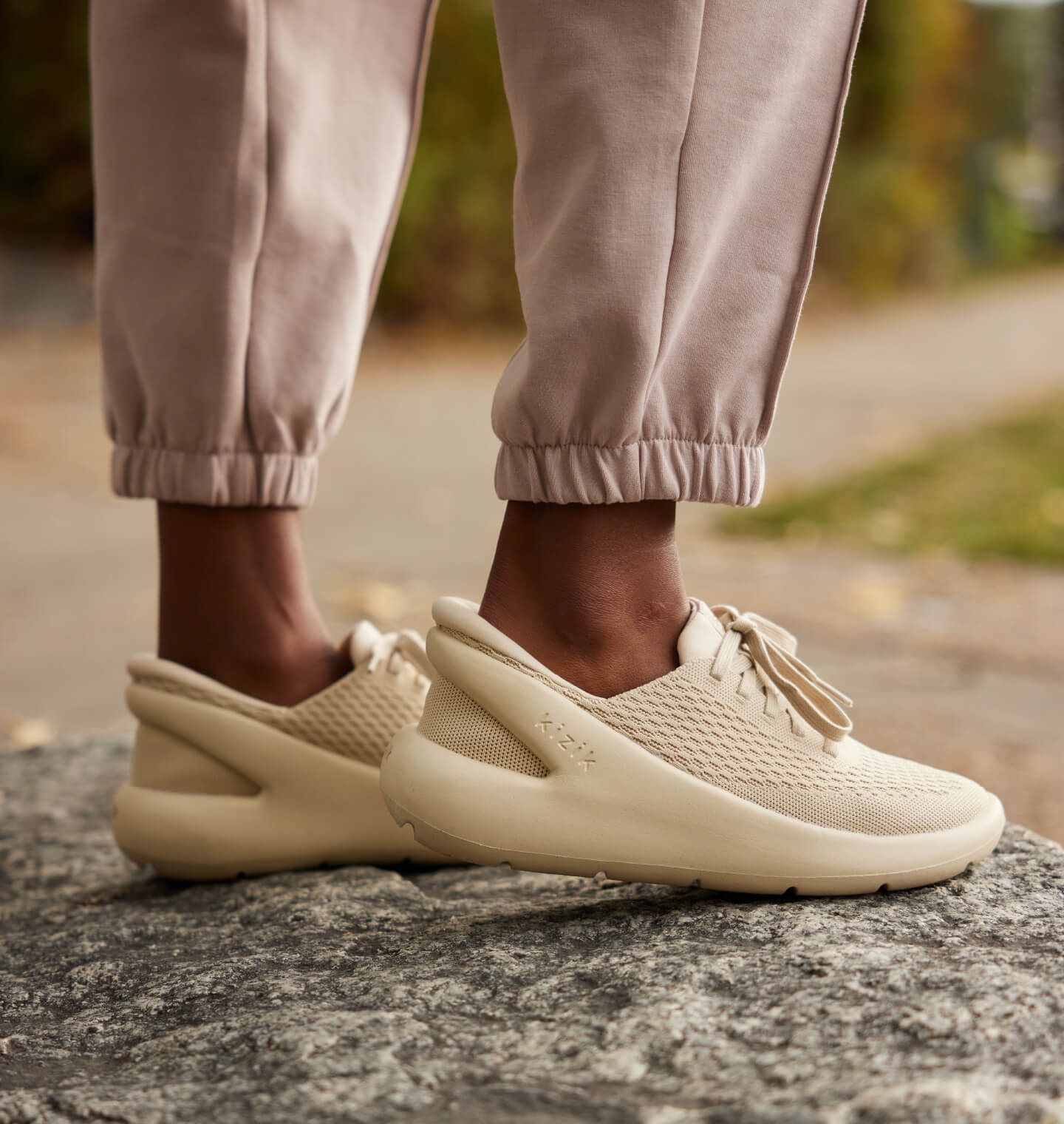 Effortless Beige Knit Joggers and Sneakers Effortless Beige Knit Joggers and Sneakers — Jogger Outfits