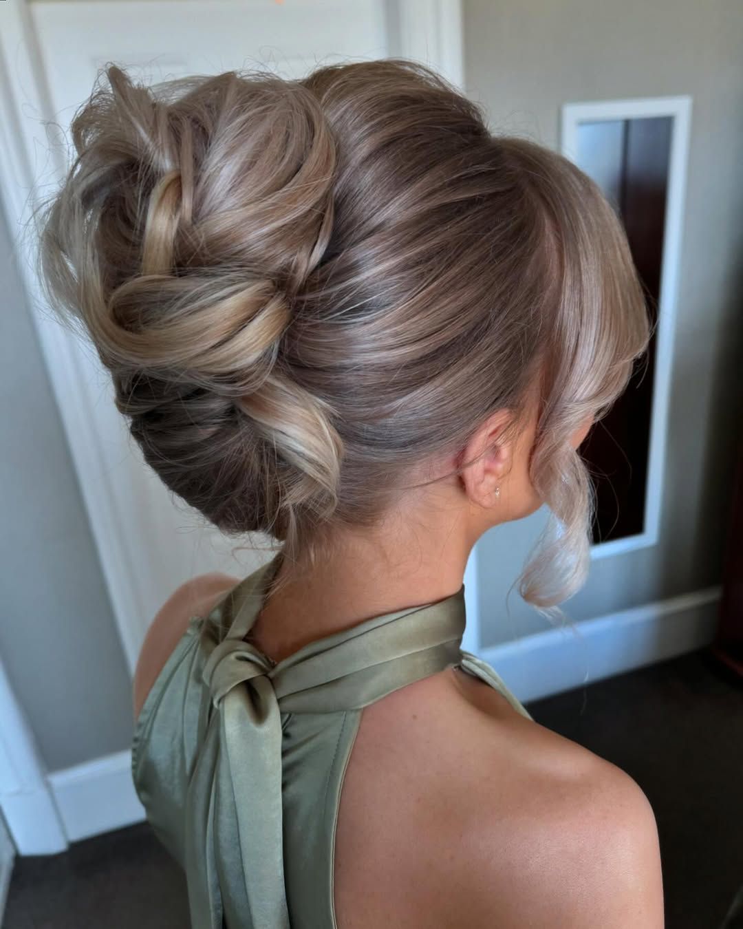 16 French Roll Hairstyles to Inspire Your Next Pin-Up