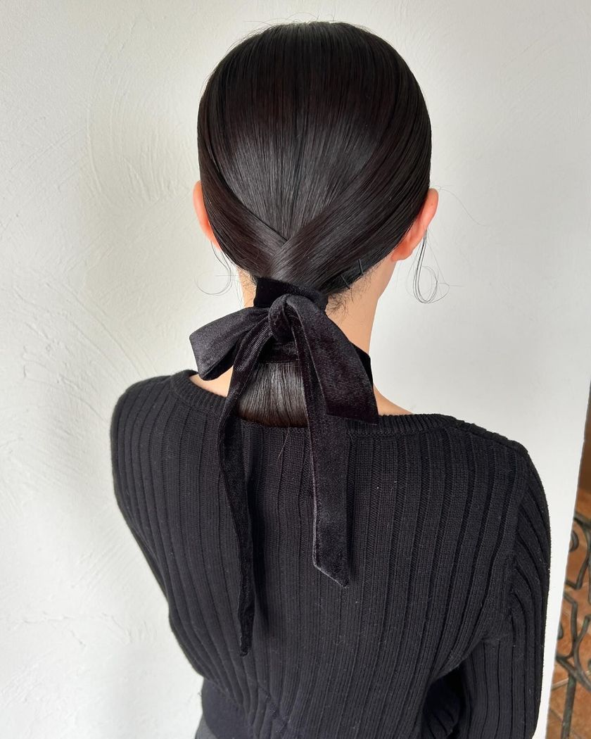 Blonde Wavy Ponytail With Pink Bow — Low Ponytail with Bow