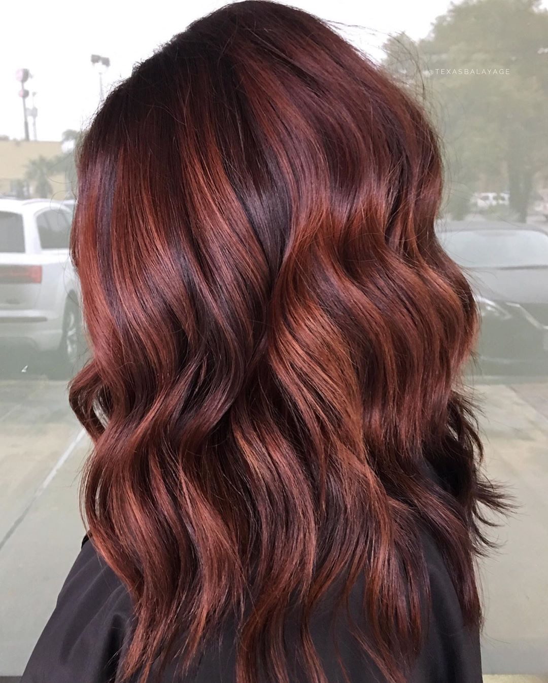 Collarbone Dark Auburn Bob With Highlights Collarbone Dark Auburn Bob With Highlights — Dark Auburn Hair