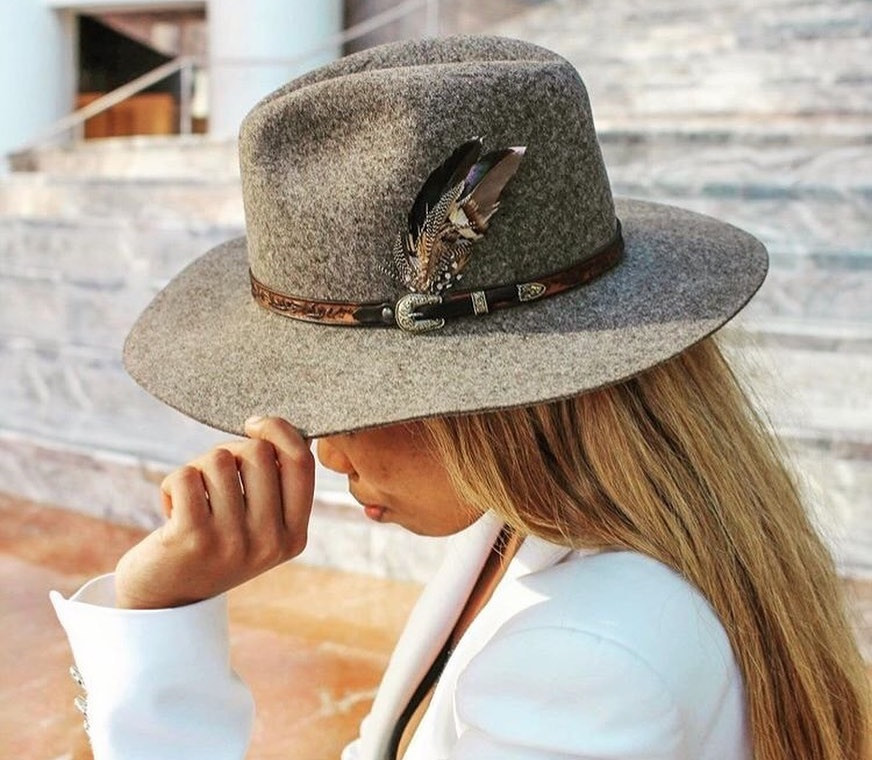 Textural Interest: Grey Fedora with Feather and White Blazer — Fedora Outfits Women