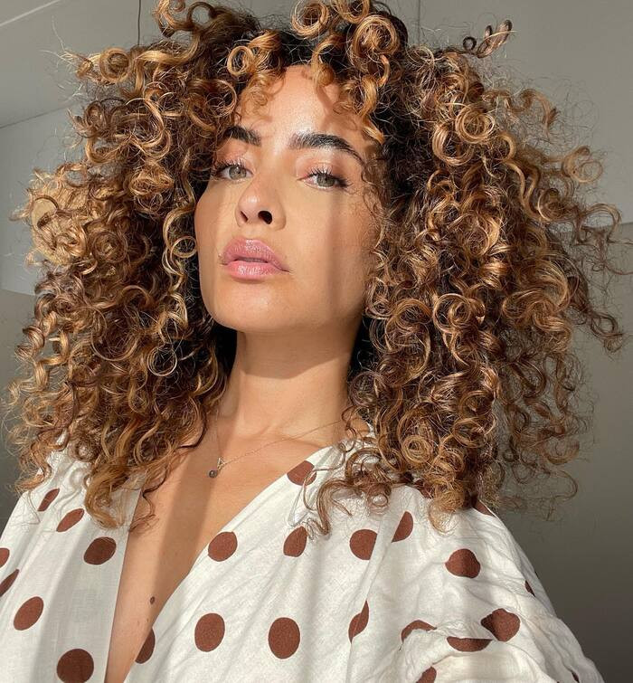 Wavy Blowout Visual Idea Wavy Blowout Visual Idea — Honey Blonde