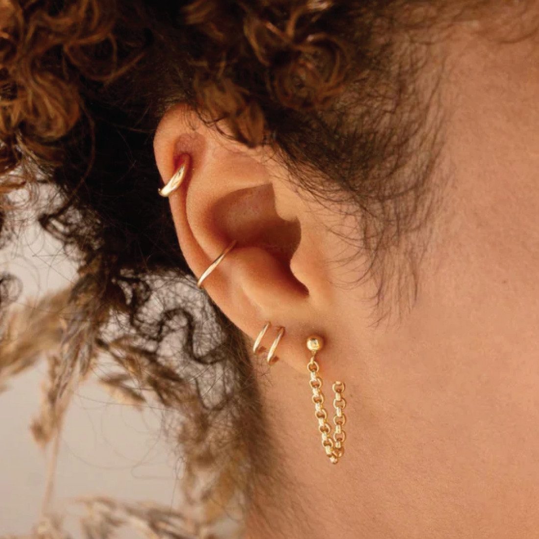 Minimalist Gold-Tone Stack with Double Hoop and Chain Minimalist Gold-Tone Stack with Double Hoop and Chain — Ear Stack Ideas
