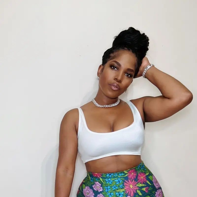Lion Graphic Halter Crop Top for Casual Vibes — Jamaica Outfits