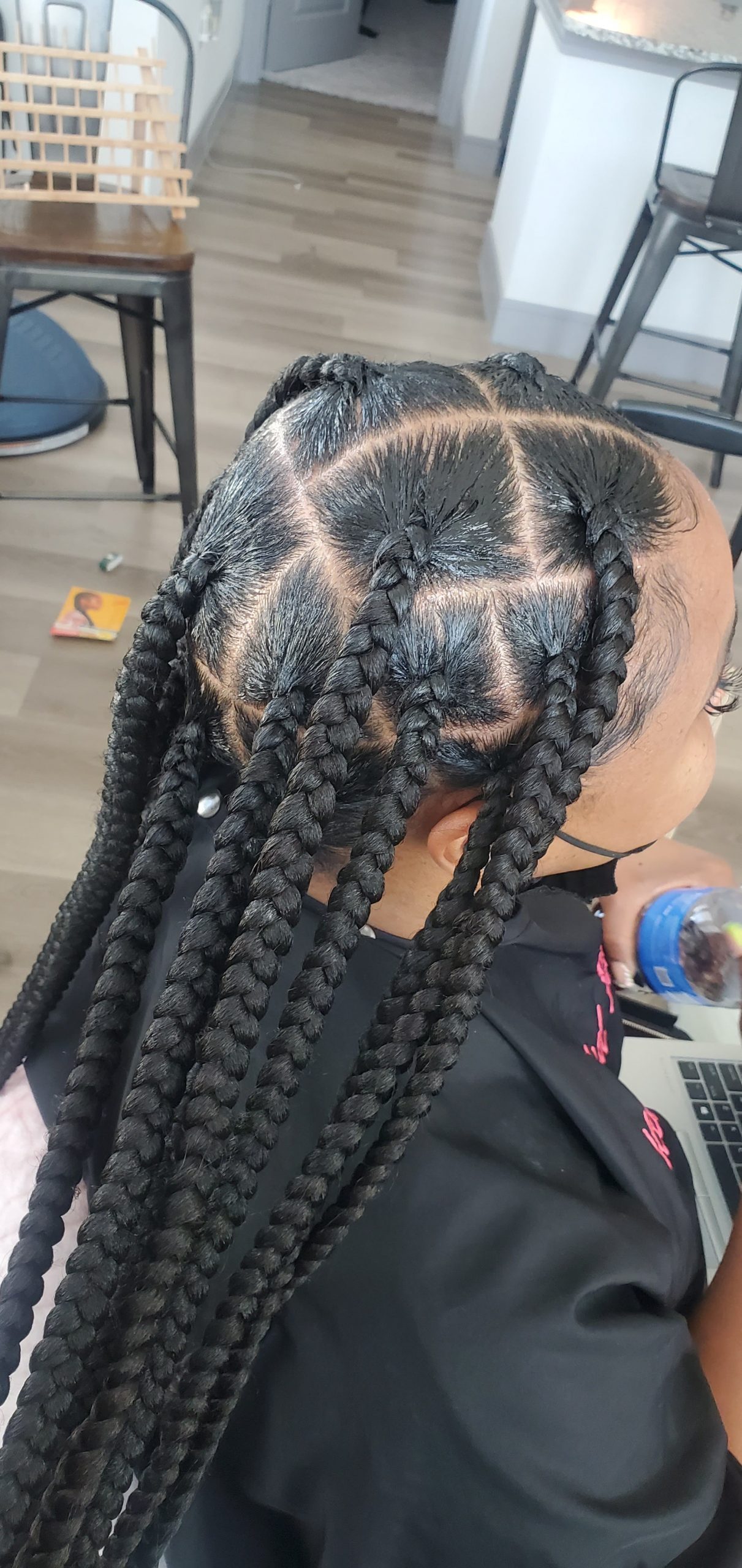 Jumbo Knotless Braids with Square Sections Jumbo Knotless Braids with Square Sections