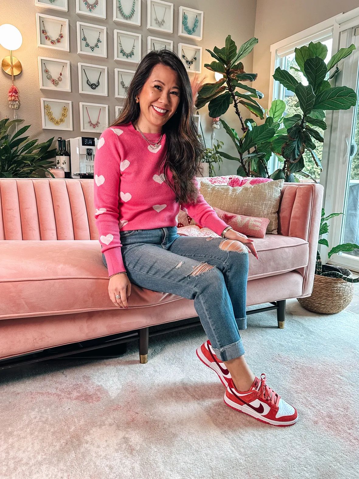 Red and White Dunks with Heart Sweater and Ripped Jeans Red and White Dunks with Heart Sweater and Ripped Jeans — Nike Dunk Outfits