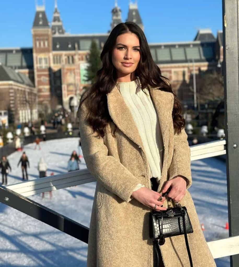 Textured Beige Coat with Ribbed Sweater and Flats Textured Beige Coat with Ribbed Sweater and Flats — Amsterdam Outfits