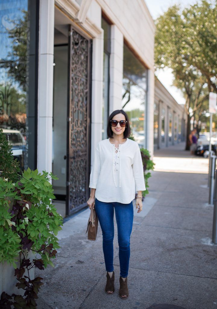 Simple Chic: Skinny Jeans with a Lace-Up Popover Top — Outfits for Skinny Girls