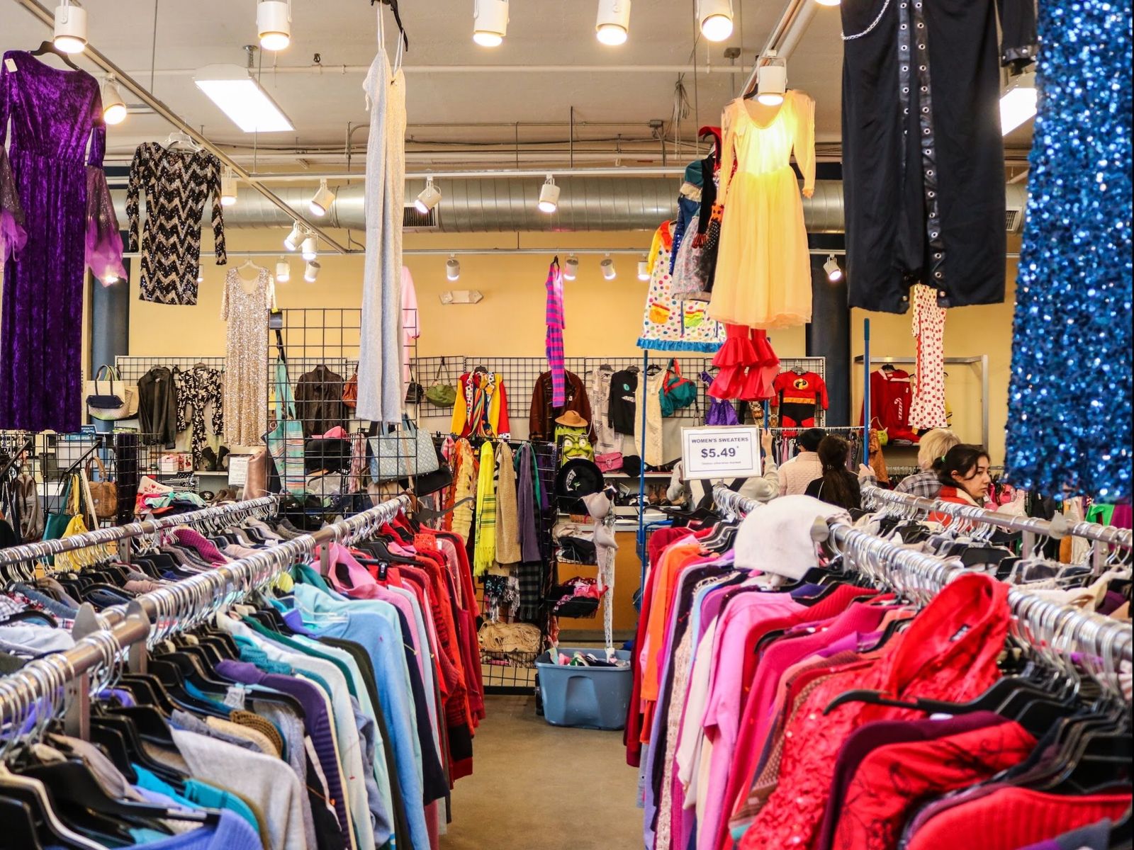 Thrift Store Finds: A Boston Shopping Scene Thrift Store Finds: A Boston Shopping Scene — Boston Outfits