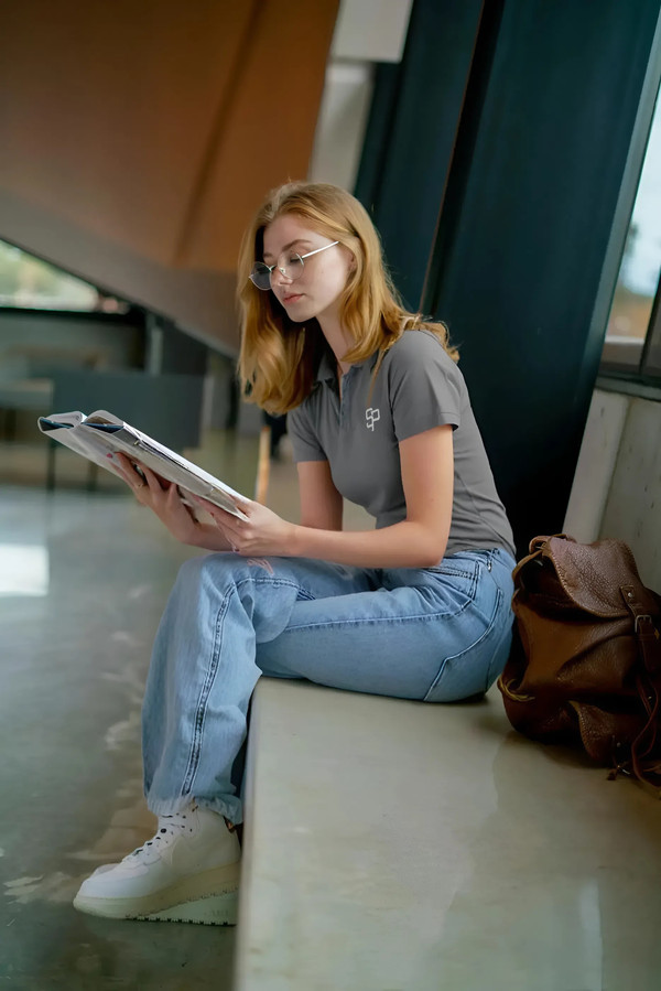 Relaxed Weekend: Grey Polo with Jeans Relaxed Weekend: Grey Polo with Jeans — Polo Shirt Outfits Women