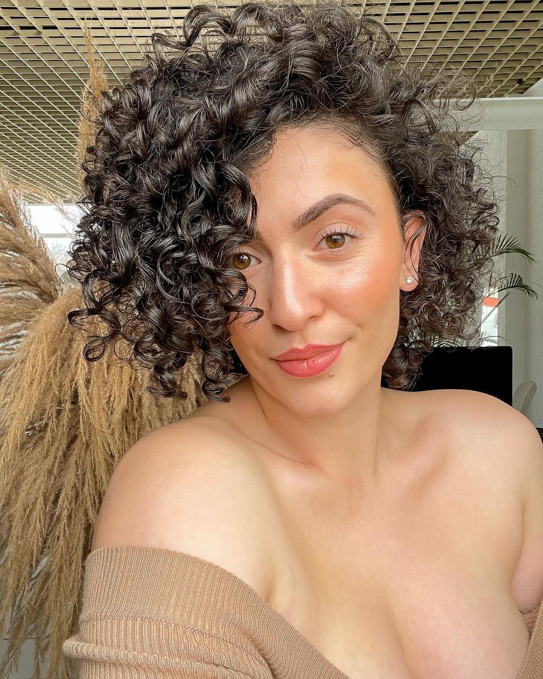 Shoulder Length Voluminous Blowout — 3B Hairstyles