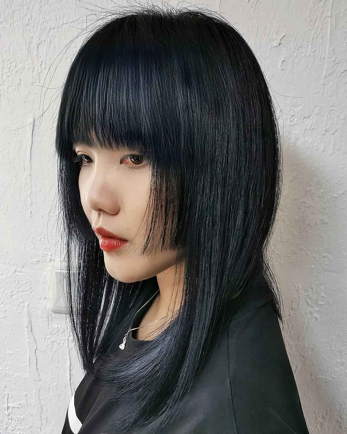 Collarbone Hime Cut With Subtle Layering Collarbone Hime Cut With Subtle Layering