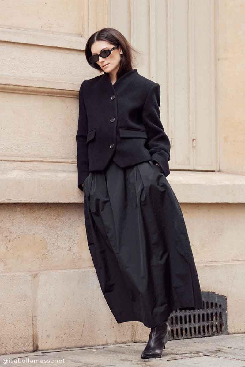 Chic Black Lace-Trimmed Midi Skirt for Evening Chic Black Lace-Trimmed Midi Skirt for Evening — A Line Skirt Outfits