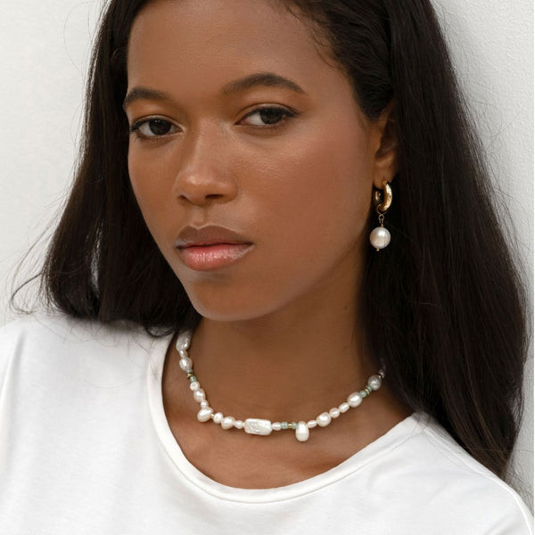 Drop Pearl Hoops with a White T-Shirt and Layered Pearls Drop Pearl Hoops with a White T-Shirt and Layered Pearls — Pearl Earrings Outfits