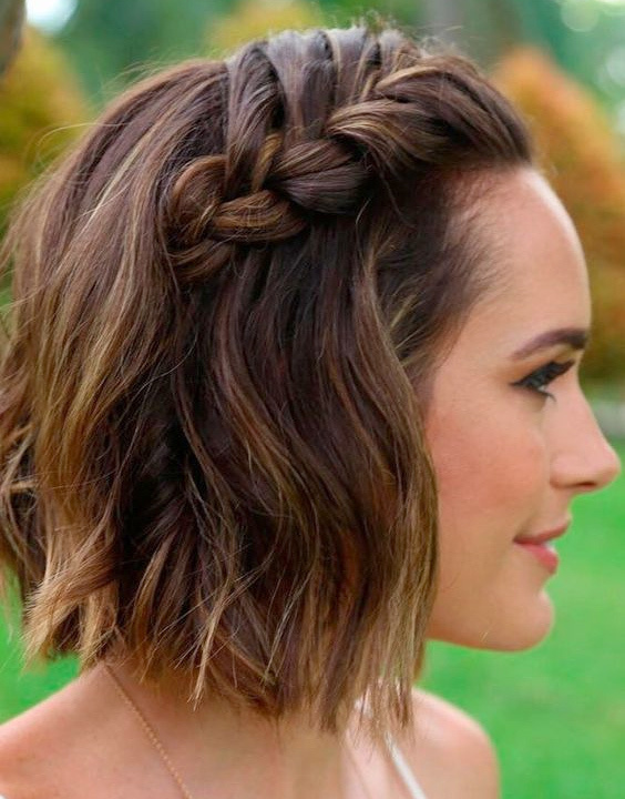 Wavy Bob With A Single Braid Wavy Bob With A Single Braid — Easy Hairstyles for Short Hair
