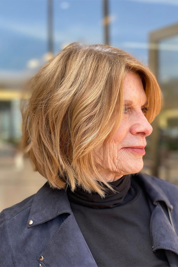 Collarbone Wavy Bob Honey Blonde — Hairstyles for Women Over 60