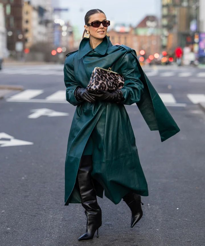 Dramatic Dark Green Leather Trench Coat Ensemble Dramatic Dark Green Leather Trench Coat Ensemble — Copenhagen Outfits
