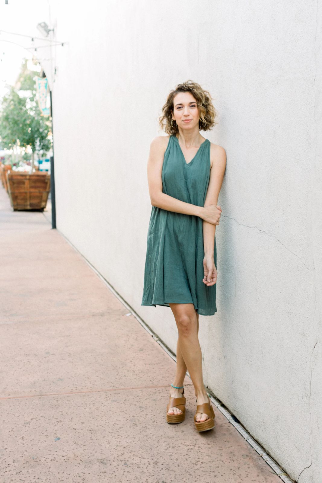 Effortless Green Linen Dress with Wedge Sandals Effortless Green Linen Dress with Wedge Sandals — Palm Springs Outfits