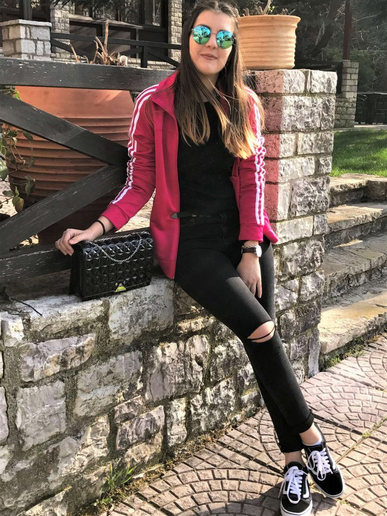 Pink Track Jacket and Skinny Jeans for a Sporty-Chic Blend Pink Track Jacket and Skinny Jeans for a Sporty-Chic Blend — Sporty Chic Outfits