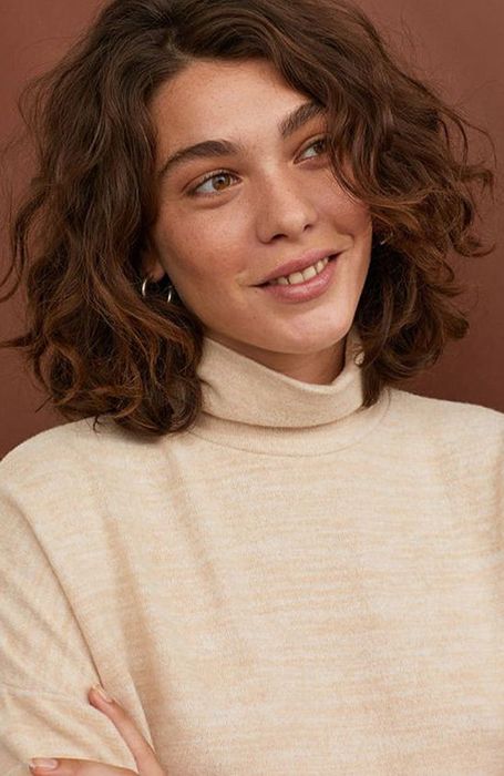 Collarbone Air-Dried Curls Collarbone Air-Dried Curls — Loose Perm