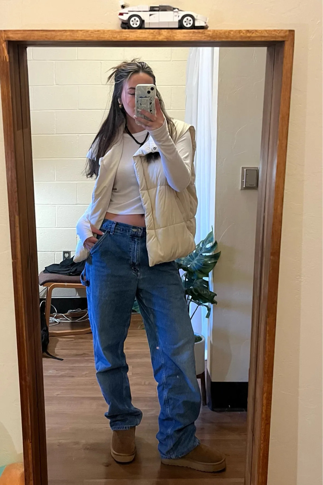 Puffer Vest Layered Over Long-Sleeve Top with Baggy Jeans Puffer Vest Layered Over Long-Sleeve Top with Baggy Jeans — Urban Outfitters Outfits