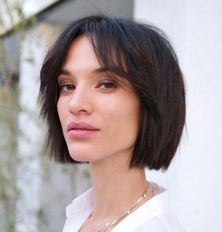 Sharp Chin Bob With Straight Curtain Bangs Sharp Chin Bob With Straight Curtain Bangs — Bob with Curtain Bangs