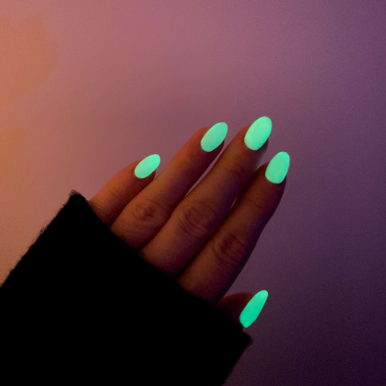 Glossy Glowing Mint Green Oval Glossy Glowing Mint Green Oval — Glow in the Dark Nails