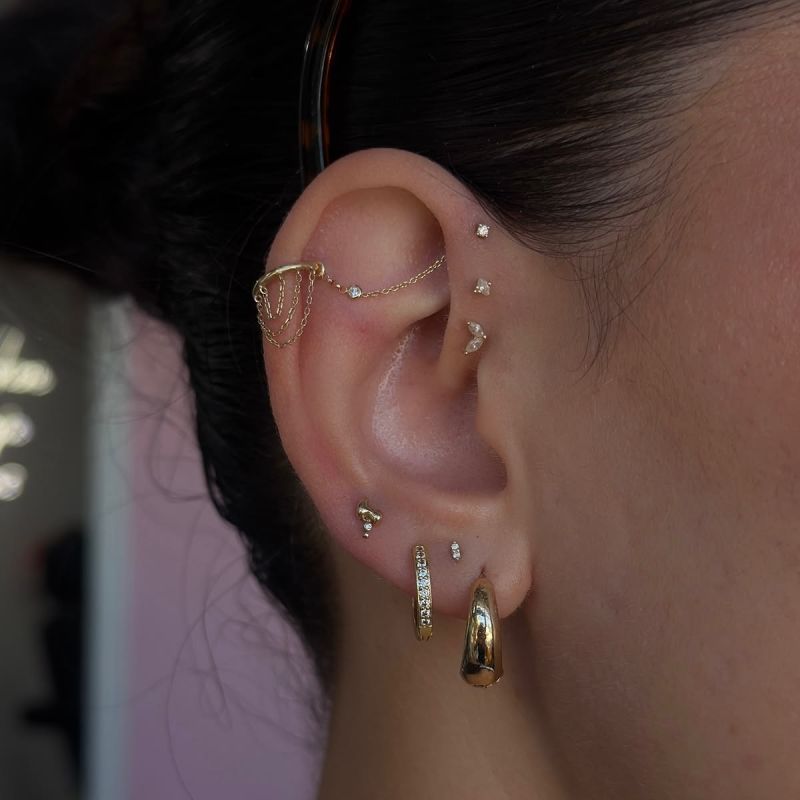 Sophisticated Layered Look with Chain-Linked Ear Cuff Sophisticated Layered Look with Chain-Linked Ear Cuff — Ear Piercing Ideas